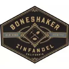 유리에 생생한 루비 레드 컬러 인이 2018 진판델은 체리,구운 오크,가죽 및 향신료 노트의 향기로 열립니다. 구개에,완벽하게 익은 빨간 장과 과일 풍미는 이음새가없는 구조,온화한 느린 향미료 풍미 및 바짝 구워 끝을 동반한다.