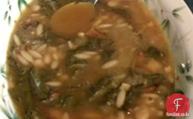 토스카나 근대와 카 넬리 니 콩 수프