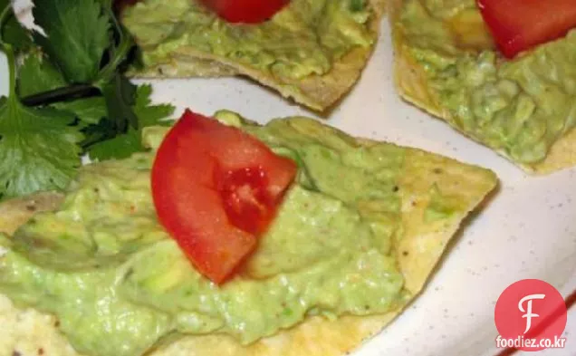 아보카도 토틸라 칩 라운드