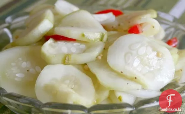 토마토 컵에 게 오이 샐러드