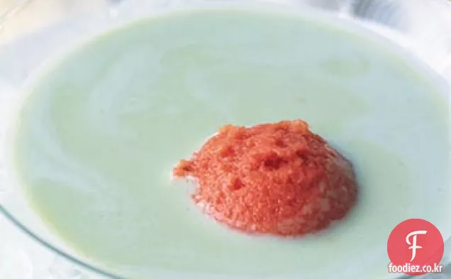 토마토 얼음과 요구르트 바질 수프