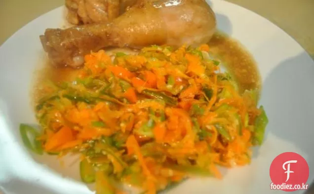 땅딸막 한 정원 토마토 샐러드