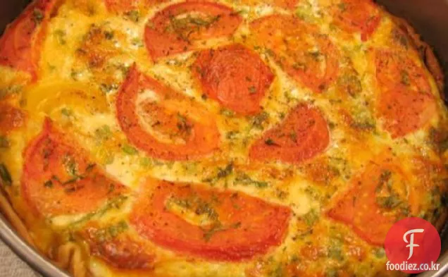 빵 껍질없는 호박과 토마토 키시