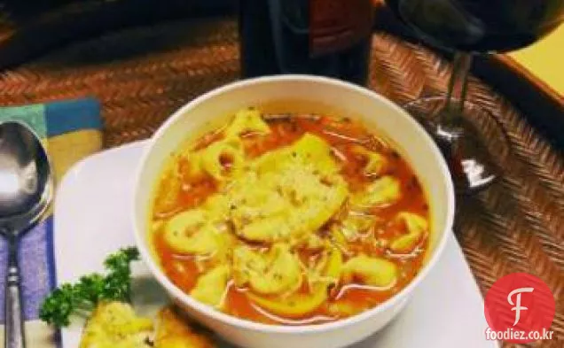 건강한 토마토 토르 텔리 니 수프