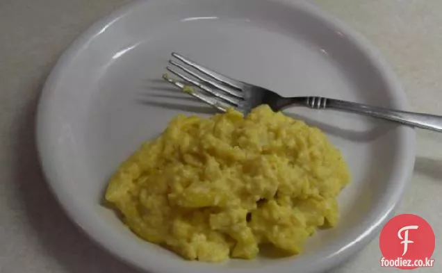 스쿼시,계란 및 치즈 캐서롤