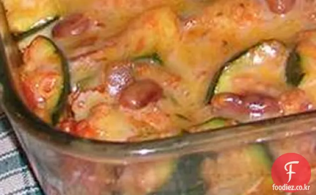 매운 멕시코 스타일 호박 캐서롤