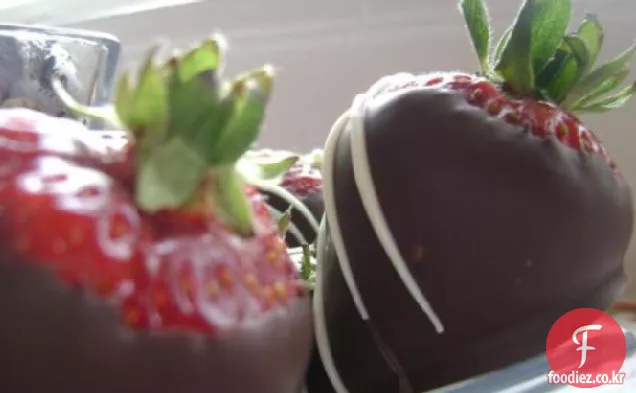 초콜릿 덮여 딸기