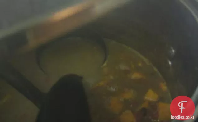 검은 콩과 고구마 수프
