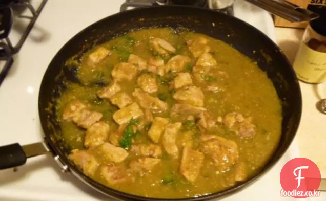 치포 틀레 그릴에서 영감을 얻은 토마 틸로 그린 칠리 살사