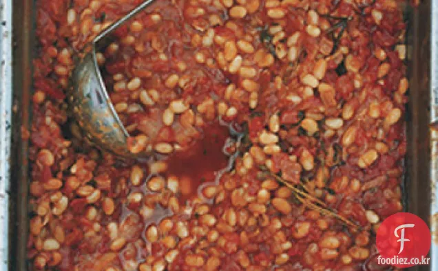 천천히 익힌 토마토와 허브 흰 콩