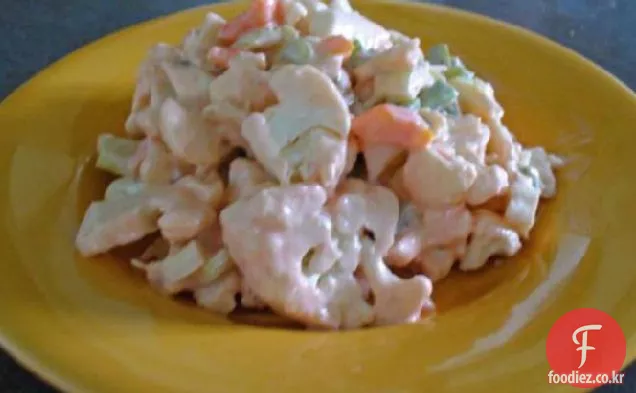 카탈리나 맛의 콜리 플라워 크런치 샐러드