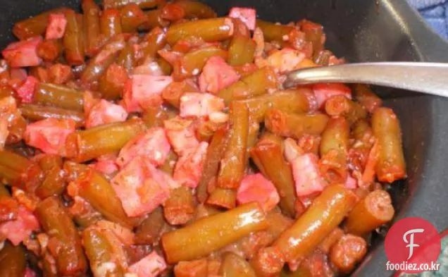 카탈리나 마리 네이드에 구운 녹색 콩