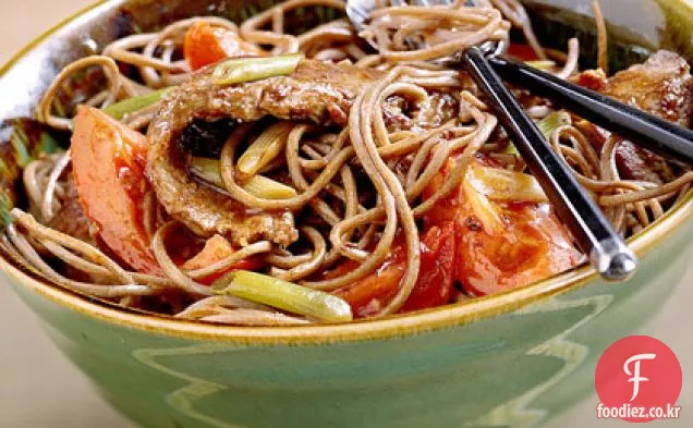 절인 쇠고기와 토마토 소바