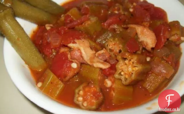 '토모 크라'(조림 토마토와 오크라)