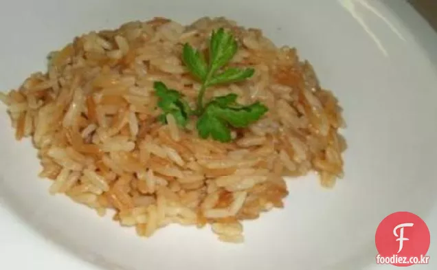 커민과 라임 주스를 곁들인 매운 찐 쌀
