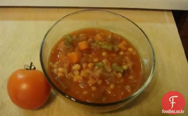 왕성한 매운 토마토 야채 수프