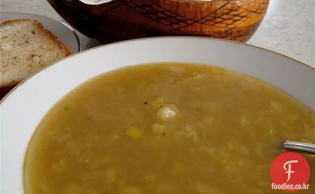 닭고기와 진주 보리 수프