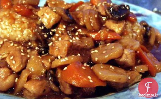 돼 먹지 못한 냄비에 대 한 매운 중국 돼지고기