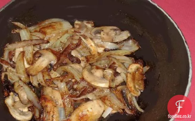 스테이크 용 버섯과 양파