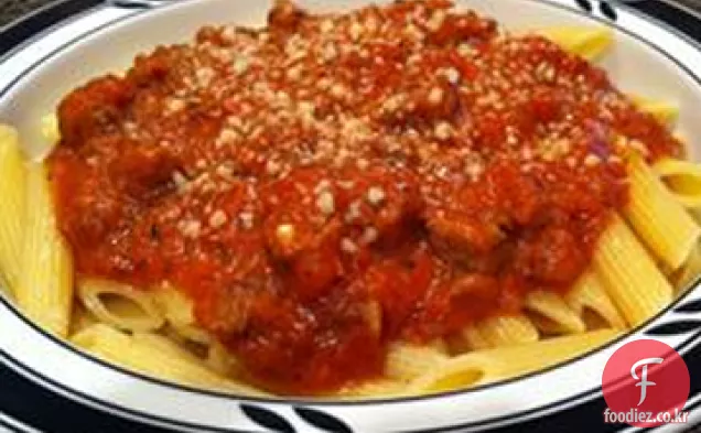 천천히 찐 쇠고기와 체리 토마토 소스