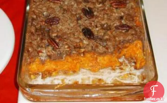 피칸 토핑을 곁들인 버번 참마