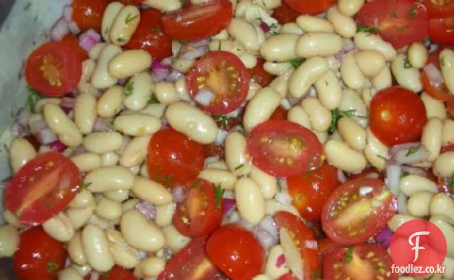 흰 콩과 포도 토마토 샐러드