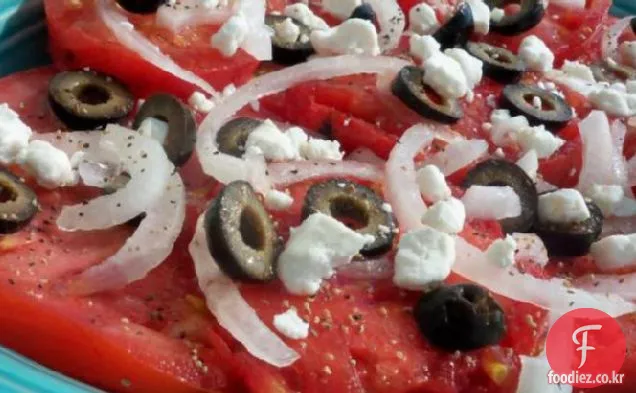 토마토,염소 치즈,블랙 올리브 샐러드