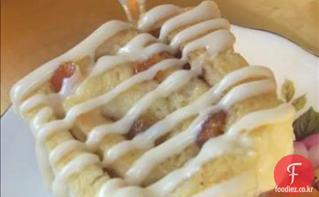 살구 건포도 견과 소용돌이