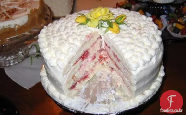 당뇨병 봄 날뛰는 계층화 된 흰색 케이크