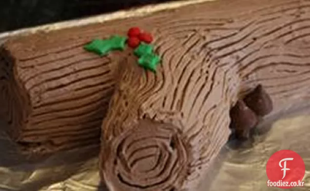 초콜릿 버섯과 함께 노 베이킹 초콜릿 성탄절 로그