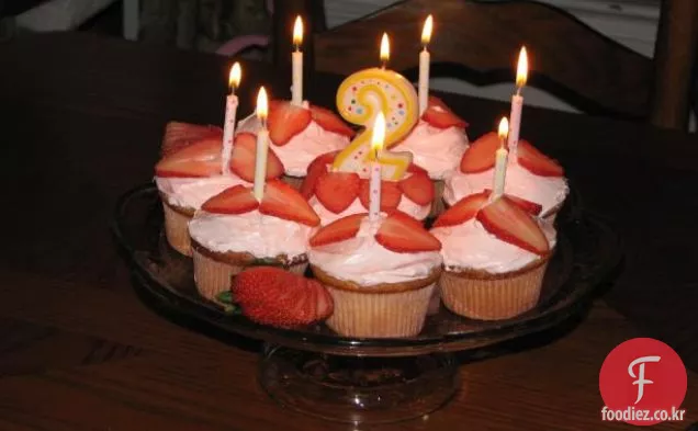 특별 박제 딸기 컵 케이크