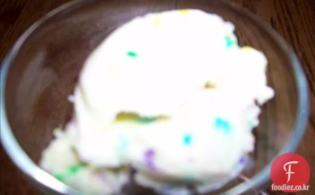 바닐라 버터-크림 초콜릿 가나슈 생일 케이크