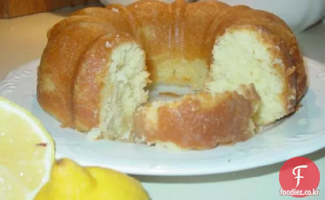풍부한 레몬 케이크