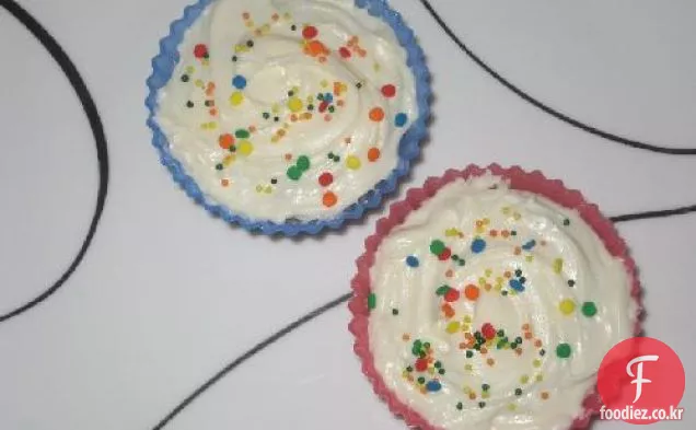 사워 크림 퍼지 컵 케이크(퀴 노아 가루로 만든)
