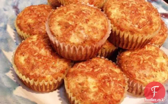 햇볕에 말린 토마토와 코티지 치즈 머핀(채식주의 자)