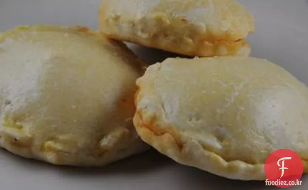 푸카 카파-매운 치즈 엠파 나다(볼리비아)