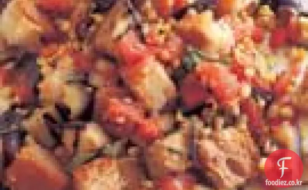 구운 가지,옥수수,빵 샐러드와 토마토 바질 비네 그