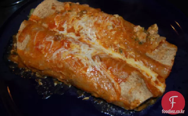 갈가리 찢긴 칠면조와 감자 엔칠 라다