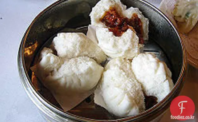 중국 돼지 고기 만두(차 시우 바오)