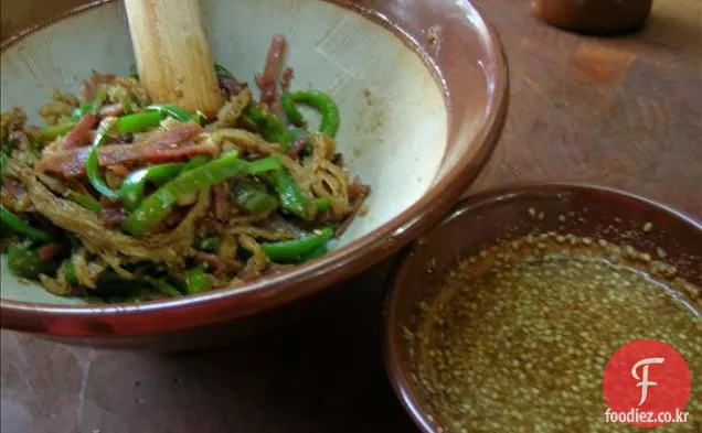 느린 요리 끈적 끈적한 돼지 갈비