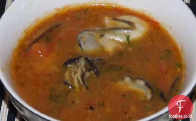 토마토 비네 그레트에 찐 굴 사케 컵에 제공