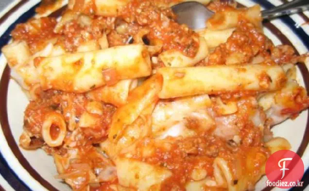 키텐 칼의 갈은 쇠고기-버섯 파스타 캐서롤