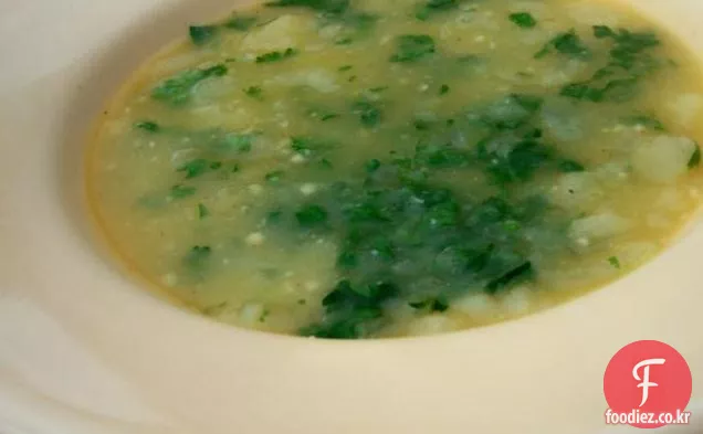 포르투갈어 고수 수프(소파 드 코엔트로)