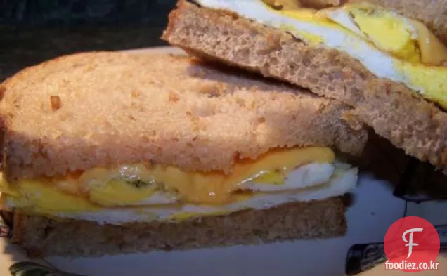 엄청나게 쉽고,완전히 맛있는 계란 샌드위치