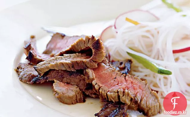 동남 아시아 구이 측면 스테이크