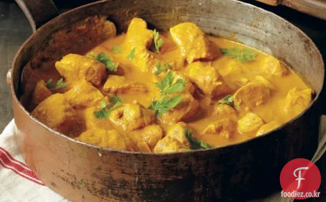 궁극의 치킨 카레(타마타 무르기)'인도 요리 펼치기