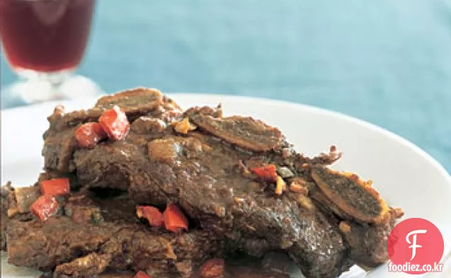 안초 칠레를 곁들인 커피 찜 갈비
