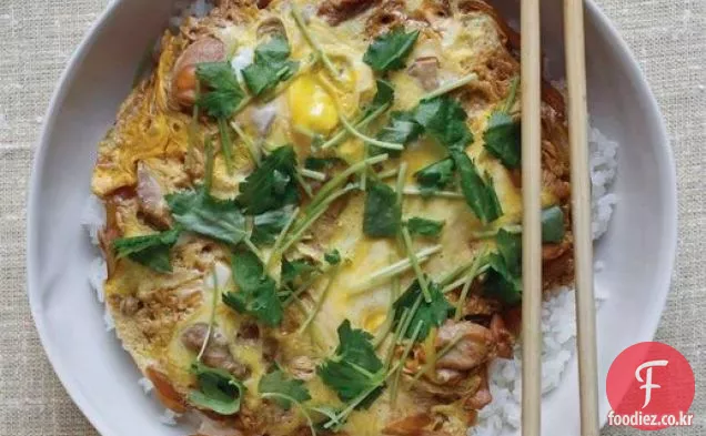 '일본 소울 요리'의 오야코돈(닭고기와 계란 덮밥)
