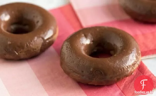 쉬운 구운 초콜릿 유약 도넛