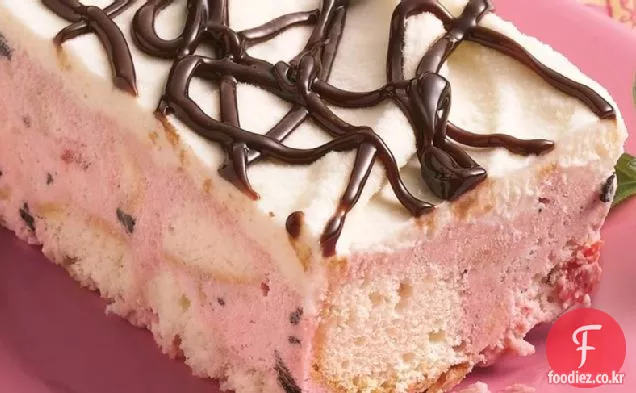 화이트 초콜릿-체리 칩 아이스크림 케이크